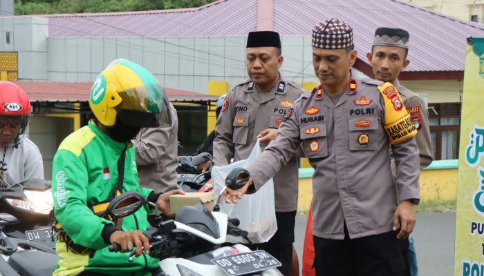 Polres Soppeng Kembali Laksanakan Pembagian Takjil Jelang Buka Puasa