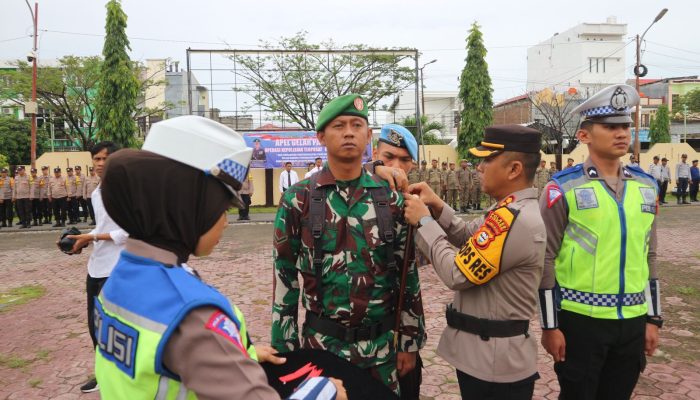 Kapolres Pinrang Pimpin Apel Gelar Pasukan Operasi Ketupat 2024