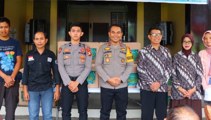 Manfaatkan Momentum Puasa, Polres Maros Berbagi Bingkisan