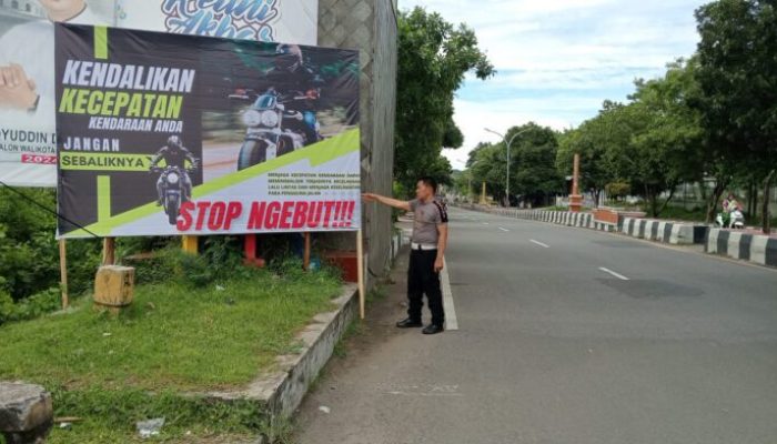 Sat Lantas Polres Parepare Pasang Papan Bicara Jelang Puncak Arus Mudik