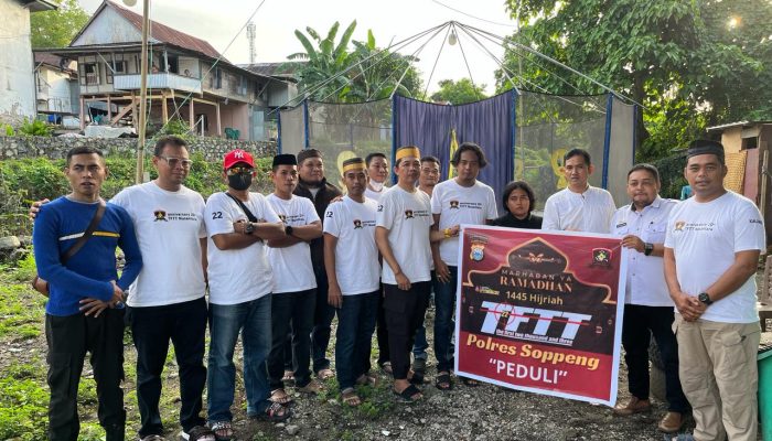 Momentum Ramadhan, TFFTT Polres Soppeng Berbagi Kepada Warga Kurang Mampu