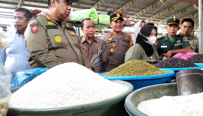 Pastikan Harga Sembako Stabil, Forkopimda Kabupaten Maros Sidak Pasar