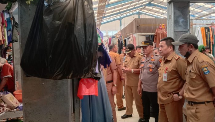 Kapolsek Bangkala Dampingi Pj. Bupati Tinjau Pasar Allu dan Pantau Penanaman Padi Di Bangkala Barat