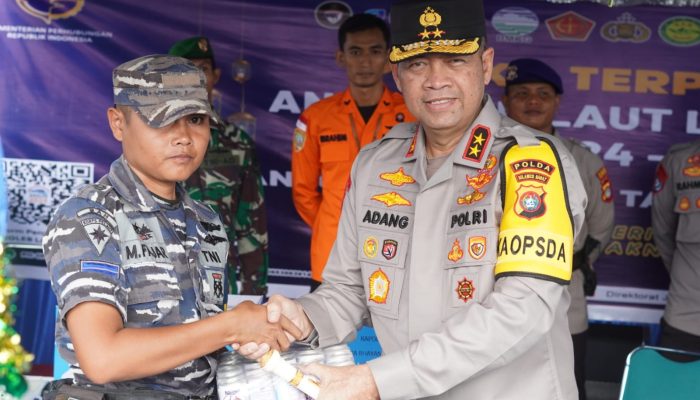 Kapolda Sulbar Cek Kesiapan Personel di Pos Pengamanan Ketupat Marano 2024 di Polman