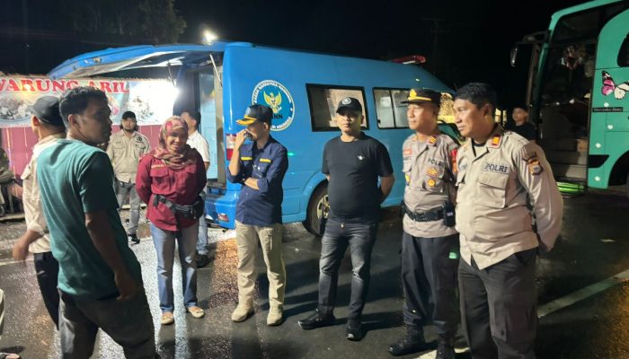Bersama BNN Polres Palopo Lakukan Pemeriksaan Tes Urine Kepada Sejumlah Supir