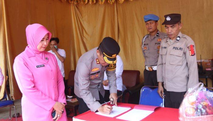 Kunjungi Pos Ketupat Kapolres Parepare Dan Ketua Bhayangkari Cabang Parepare, Serahkan Bingkisan