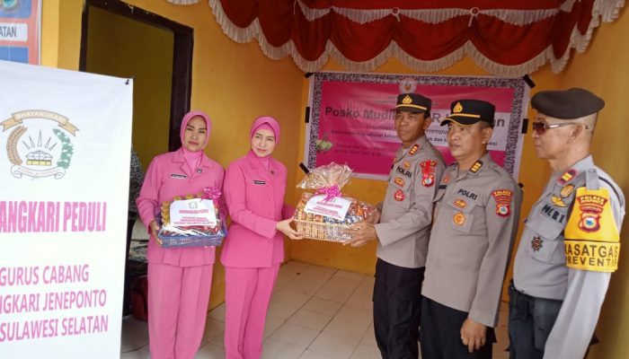 Ketua Bersama Pengurus Cabang Bhayangkari Jeneponto Kunjungi Pos Pengamanan Operasi Ketupat