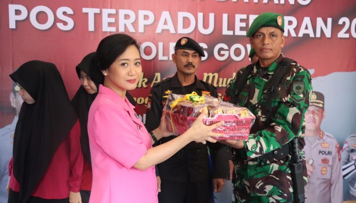 Ketua Bhayangkari Cabang Gowa Kunjungi Pos Terpadu Operasi Ketupat 2024