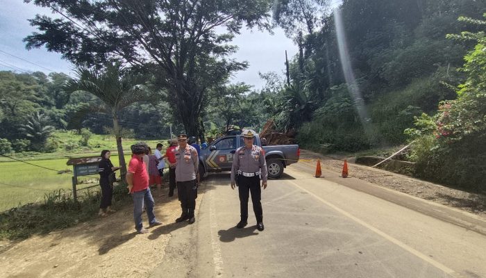Cegah kemacetan panjang, Polres Tana Toraja melakukan Rekayasa Lalu Lintas Di Siguntu