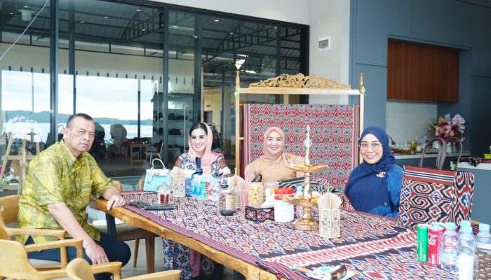 Lebaran Hari Kedua, Kapolda Sulbar Sambut Kunjungan Silaturahmi Ketua DPRD dan Bupati Mamuju