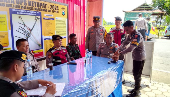 Tim Urkes Polres Soppeng Lakukan Pengecekan Kesehatan dan Pembagian Vitamin Ke Petugas Pos Ops Ketupat