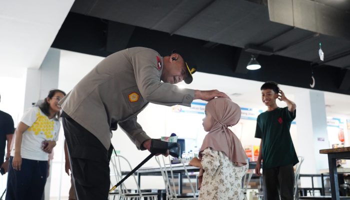 Mengintip Kedekatan Kapolda Sulbar dengan Anak-anak saat di Mall Mamuju