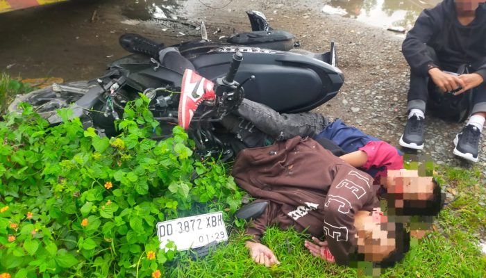 Pemotor Bonceng Tiga di Maros Tabrak Truk Parkir, Satu Tewas