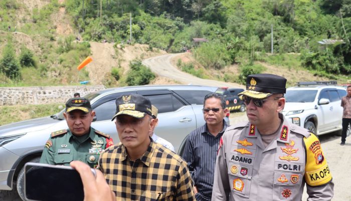 Kapolda Sulbar, PJ Gubernur, dan Pangdam XIV Hasanuddin Cek Kesiapan Fasilitas untuk Kunjungan Presiden Jokowi di Mamasa