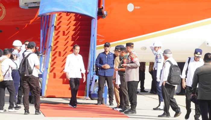 Kapolda Sulbar Bersama Forkopimda Berikan Sambutan Hangat Kedatangan Presiden di Bandara Tampa Padang