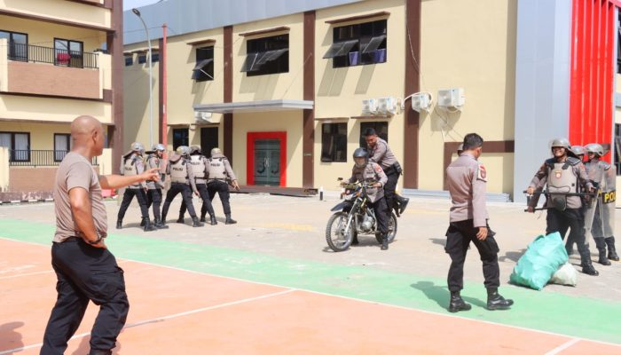 Dipimpin Kasat Samapta, Personel Satsamapta Polres Gowa Gelar Latihan Rutin Dalmas