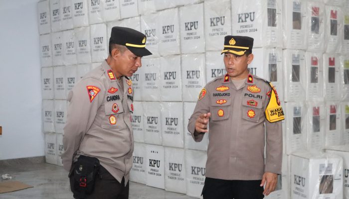 Polres Wajo Mengamankan Pembukaan Container Box Dokumen Hasil Rekapitulasi Perolehan Suara Pemilu 2024