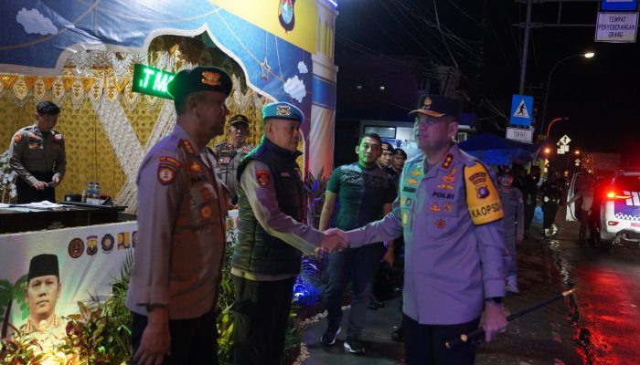 Gema Malam Takbiran, Kapolda Sulbar Pastikan Posko Operasi Berikan Pelayanan Terbaik