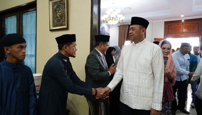 Perkokoh Silaturahmi, Kapolda Sulbar Kunjungan ke Rujab Gubernur Usai Sholat Idul Fitri 1445 H