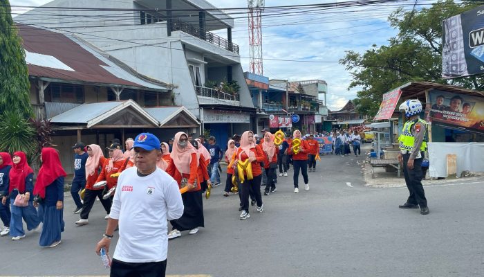 Demi Kelancaran Arus Lalu Lintas, Satlantas Polres Majene Kawal Kegiatan Jalan Santai Dalam Rangka Reuni SMA Negeri 1 Majene