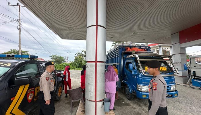 Jaga Ketersediaan Stok BBM jelang Arus Balik lebaran, Samapta Polres Majene Patroli Ke SPBU