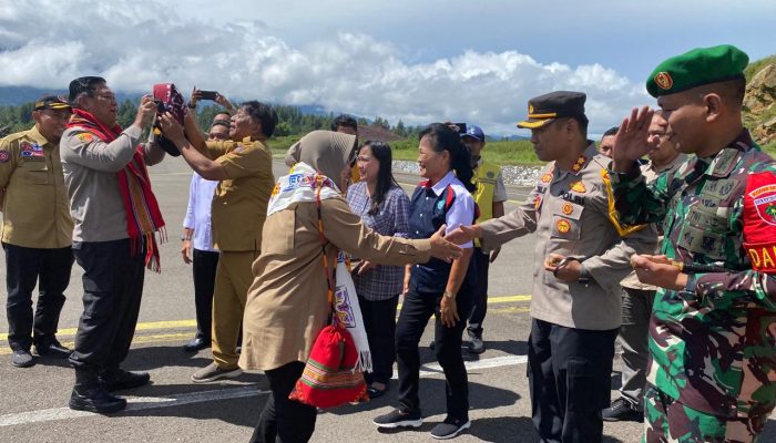 Kapolres Tator Sambut Wakapolda dan Mensos di Bandara