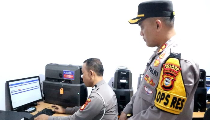 Kapolres Wajo Turun Langsung Lakukan Pengecekan Pelayanan di Satpas SIM dan UPT Samsat