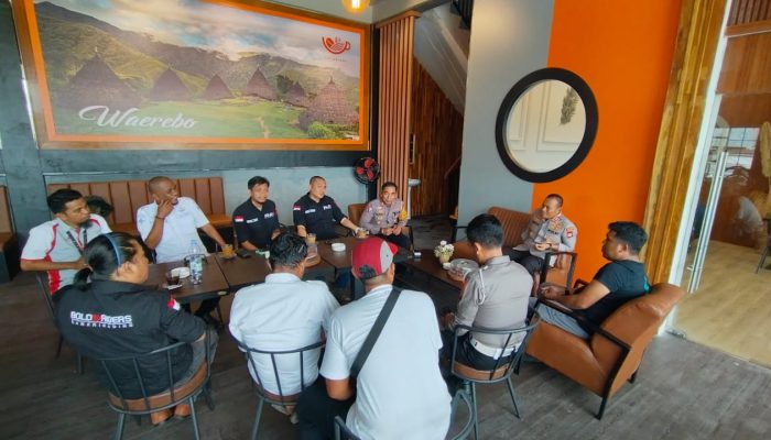 Di dampingi Kasat Lantas, Kapolres Palopo Silaturahmi dengan Komunitas Motor