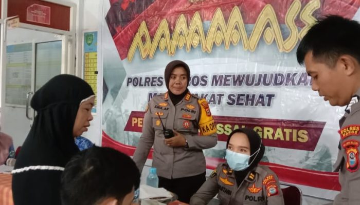 Polres Maros Gelar Pengobatan Gratis di Desa Bonto Tallasa