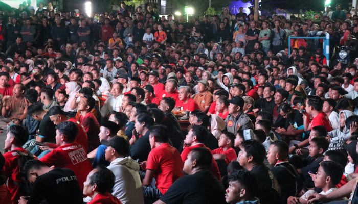 Kapolres Jeneponto Bersama Forkompimda Serta Ribuan Masyarakat Jeneponto Nonton Bareng Timnas Semi Final U23 Di Lampu Merah Patung Kuda