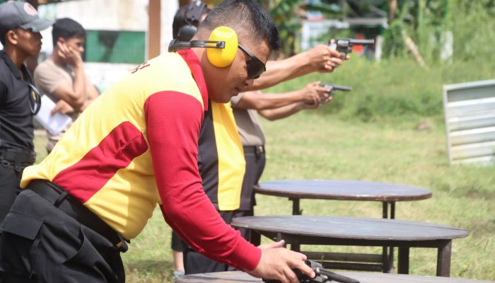 Tingkatkan Kemampuan Personel, Polres Wajo Latihan Menembak