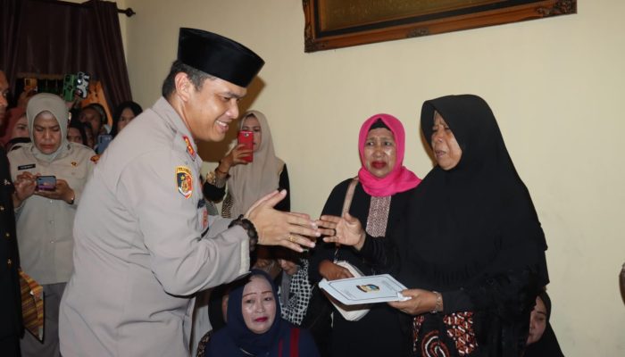 Sebagai Wujud Belasungkawa, Kapolres Gowa Melayat ke Rumah Duka BRIPKA Harbintang