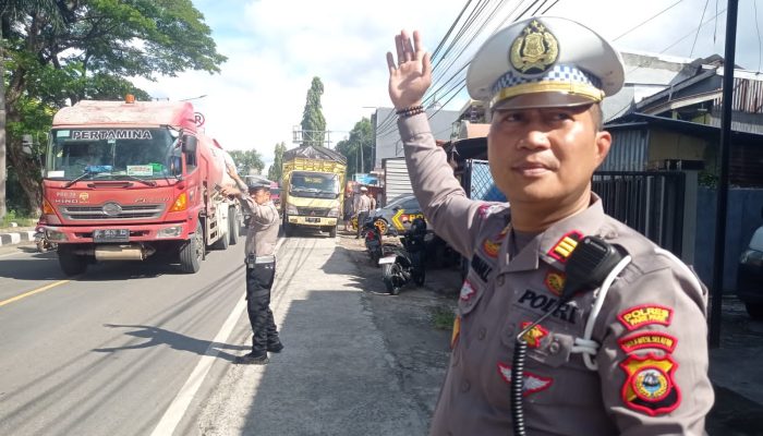 Sosialisasikan Ketentuan Kewajiban Seorang Pengendara, Kasat Lantas Polres Parepare : Hindari Menggunakan HP saat Berkendara