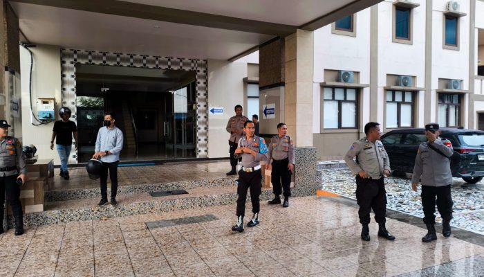 Terjunkan Puluhan Personelnya, Polres Majene Amankan Rapat Pleno Terbuka Penetapan Perolehan Kursi dan Penetapan Calon Terpilih Anggota DPRD Majene