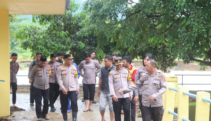 Kapolres Wajo Pantau Langsung Situasi Banjir di Kab Wajo
