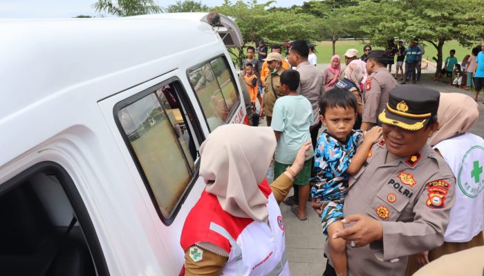 Helikopter Milik TNI Polri Kembali Berhasil Mengevakuasi Puluhan Warga Korban Bencana Longsor di Latimojong Yang Terisolir