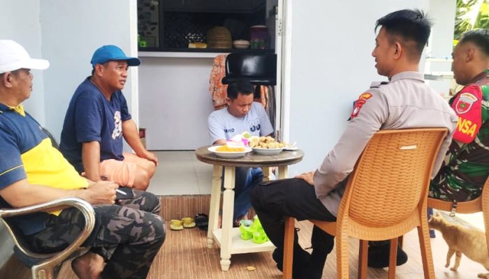 Sinergitas TNI-Polri, Bhabinkamtibmas Desa Tallubanua Utara dan Babinsa Pantau Wilayah Binaan