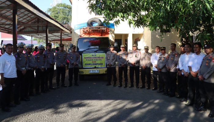 Bantuan Sembako dari Polres Jeneponto Untuk Korban Banjir di Wilayah Polda Sulsel