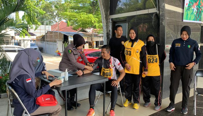 Kapolres Parepare Memantau Giat Kesempatan Jasmani T.A. Sekaligus Ikut Serta Melaksanakan Kesamaptaan Jasmani