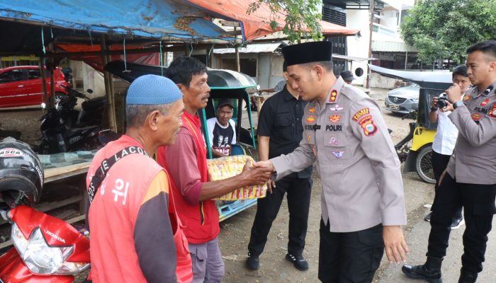 Wujud Kepedulian, Kapolres Soppeng Kembali Salurkan Bantuan Ke Warga Pra-Sejahtera