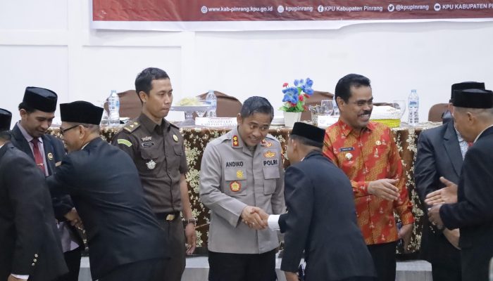 Kapolres Pinrang Hadiri Pelantikan Anggota Panitia Pemilihan Kecamatan (PPK) Se-Kabupaten Pinrang