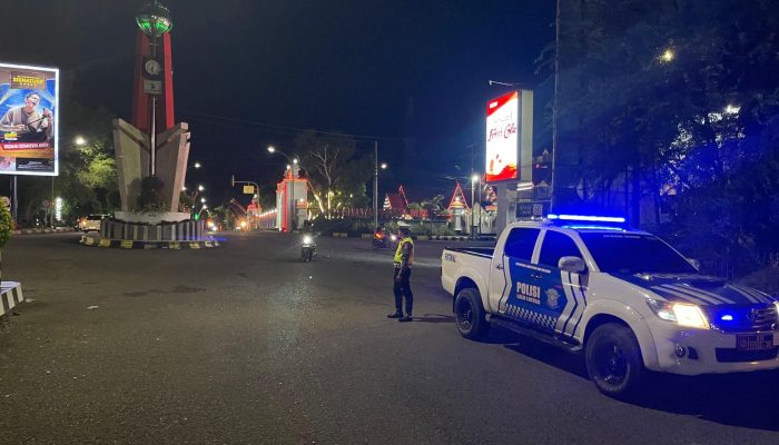 Satlantas Polres Bone Laksanakan Blue Light Patrol