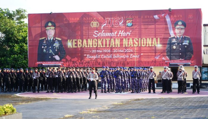 Moment Hari Kebangkitan Nasional, 24 Personel Dapat Reward dari Kapolda Sulbar