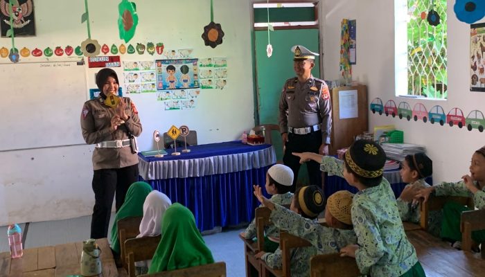 Tanamkan Tertib Berlalulintas Sejak Usia Dini, Sat Lantas Polres Barru Sosialisasi Tertib Berlalulintas di TK Al-Ikhlas