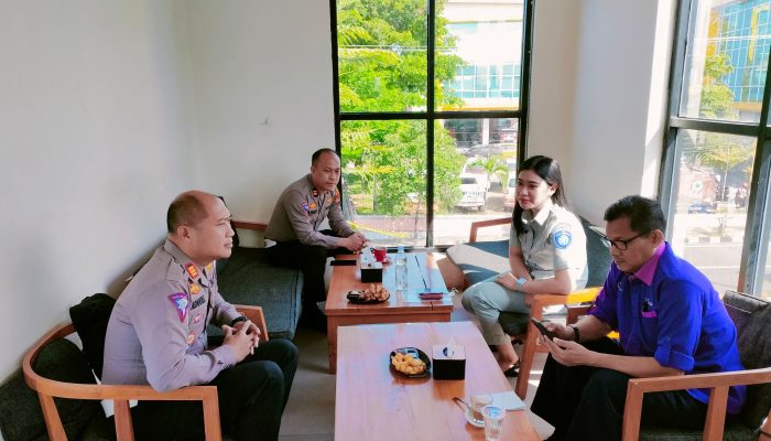 Kasat Lantas didampingi Kanit Regident Gelar Coffe Morning Bersama Tim Pembina Samsat Pare-Pare