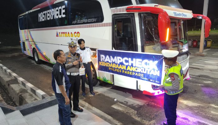 Kasat Lantas Polres Parepare Pimpin Tim Ram Check, Periksa Layak Jalan Kendaraan Dan Sosialisaikan Jam Waktu Mengemudi