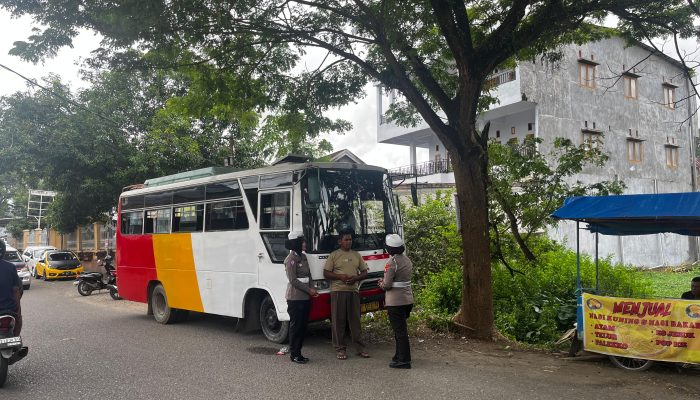 Cegah Laka Lantas, Satlantas Polres Bone Imbau Dan Edukasi Pengemudi Bus