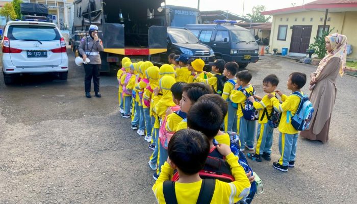 Satlantas Polres Bone Terima Kunjungan TK Islam Terpadu Lokananta