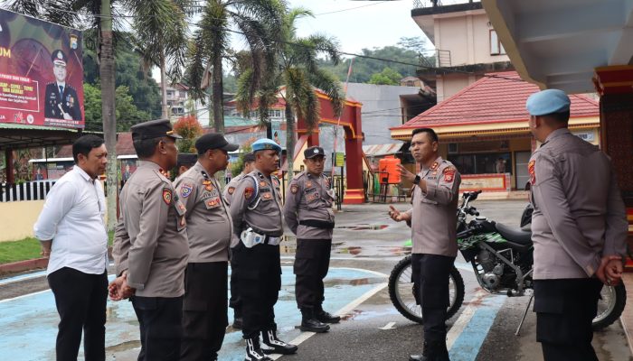 Personil Polsek Simbuang Terima Dukungan Operasional Roda Dua untuk Tingkatkan Pelayanan