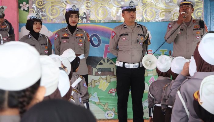 Polisi Sahabat Anak, TK Pertiwi Kota Belopa Wisata Edukasi ke Polres Luwu